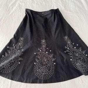 VINTAGE ANN TAYLOR LOFT MIDI SKIRT WITH EMBROIDERED PATTERN